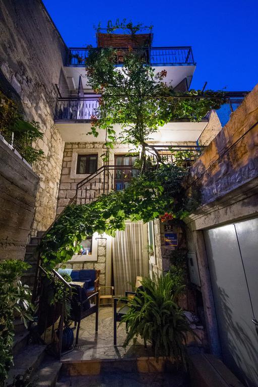 Apartments Villa Anka コミジャ エクステリア 写真