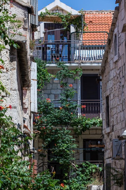 Apartments Villa Anka コミジャ エクステリア 写真