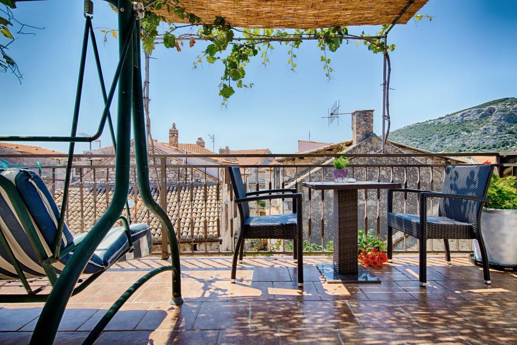 Apartments Villa Anka コミジャ エクステリア 写真