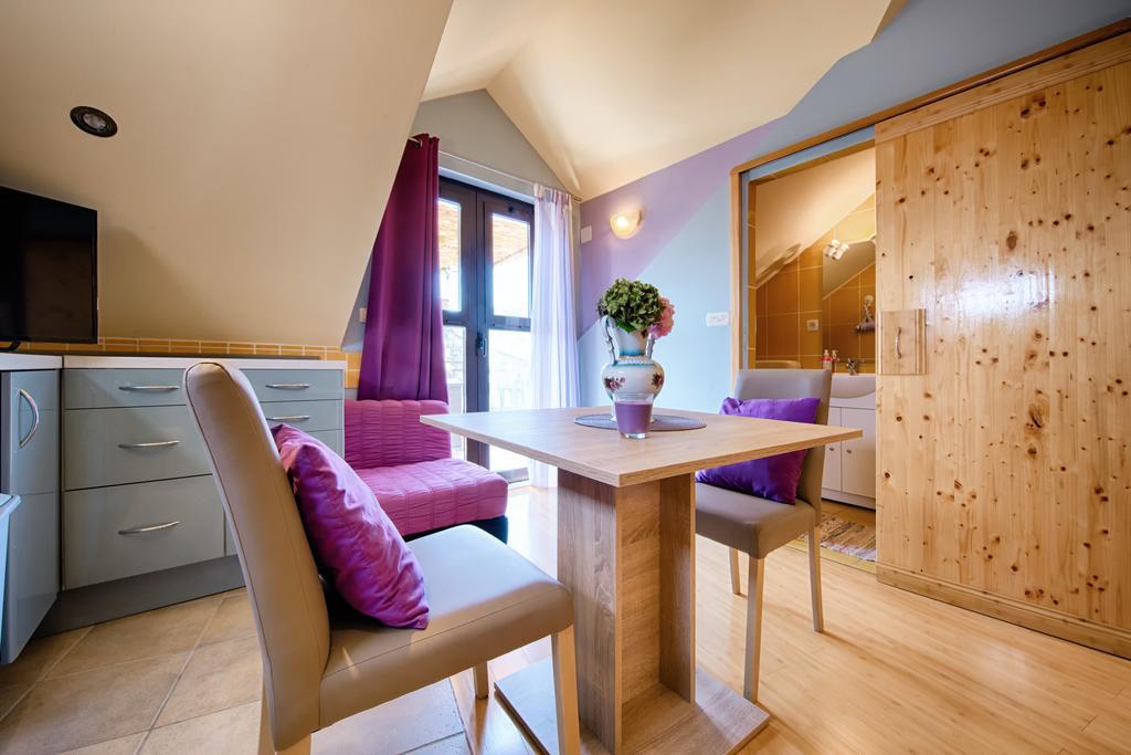 Apartments Villa Anka コミジャ エクステリア 写真