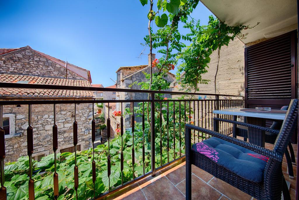 Apartments Villa Anka コミジャ エクステリア 写真