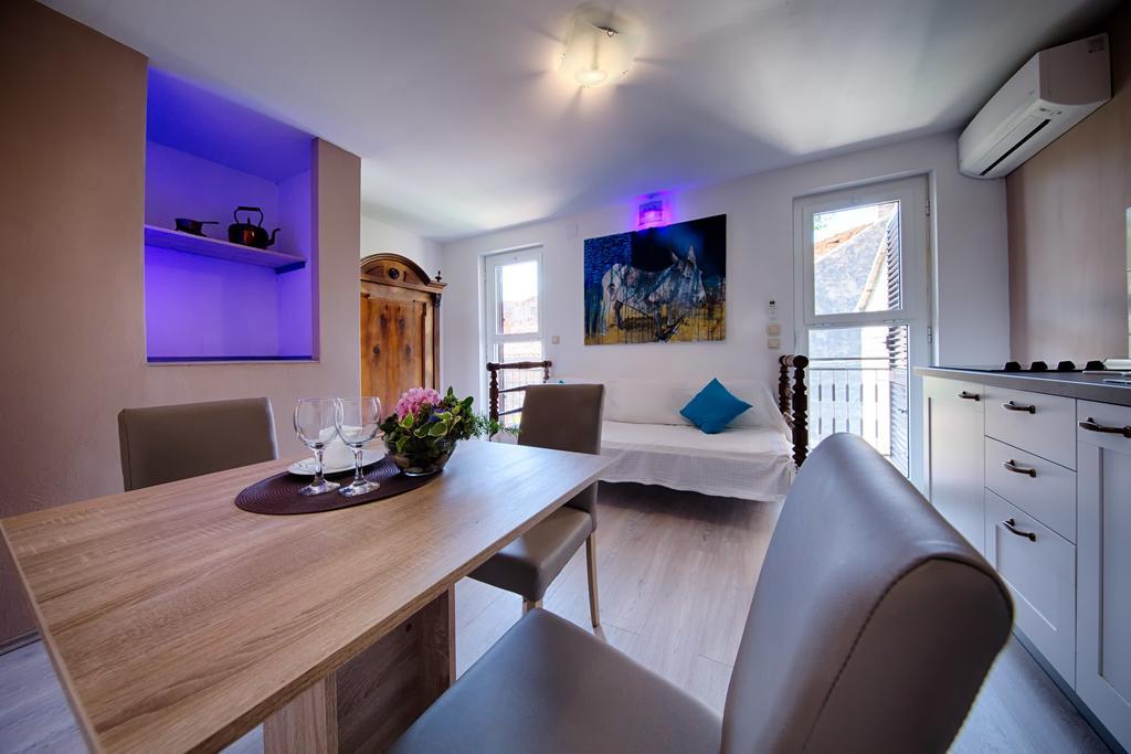 Apartments Villa Anka コミジャ エクステリア 写真