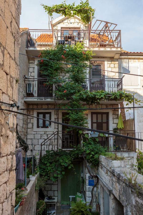 Apartments Villa Anka コミジャ エクステリア 写真