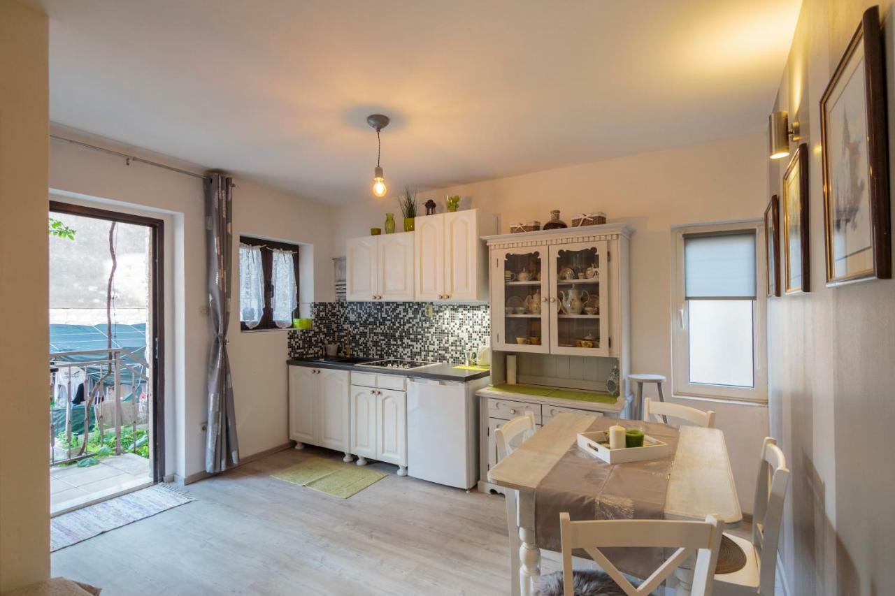 Apartments Villa Anka コミジャ エクステリア 写真