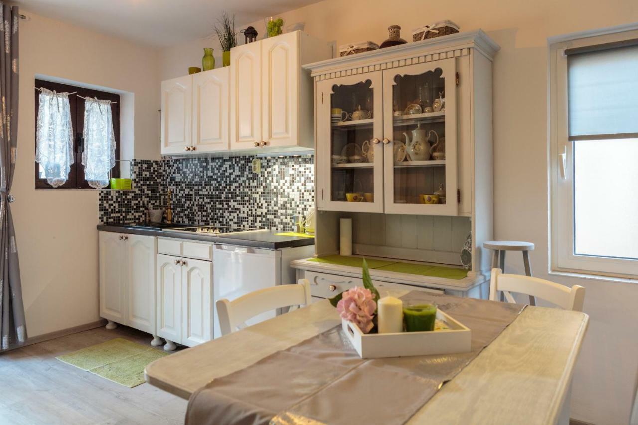 Apartments Villa Anka コミジャ エクステリア 写真